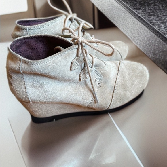 TOMS wedge close-toed shoes - Picture 2 of 4